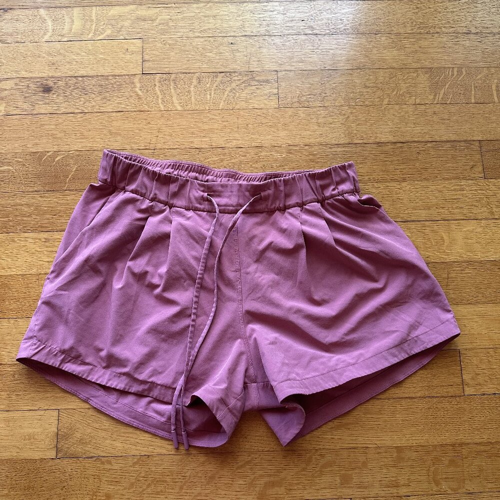 Lululemon Stroll at Sundown Short 3”